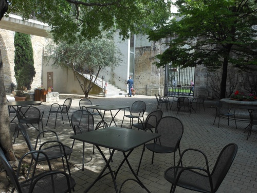 Sur le pont d'Avignon, on y danse, on y danse...