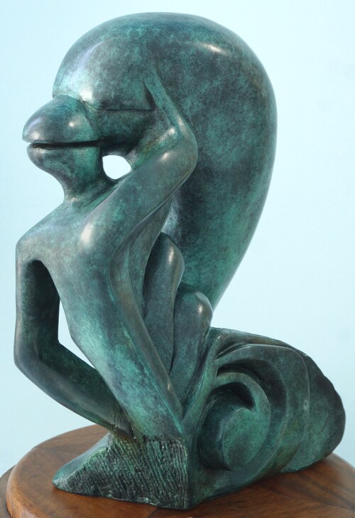L'homme dauphin. sculpture en bronze (hauteur 45 cm) réalisée en mai 2014 à partir d'une sculpture pierre en taille directe