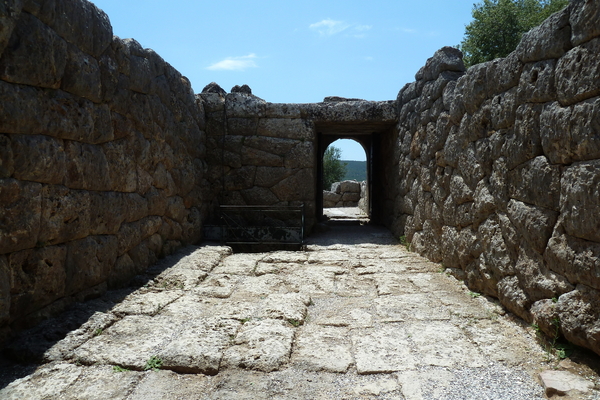 L'entrée des Enfers : le site de nécromacie de l'Acheron * Νεκρομαντείο του Αχέροντα