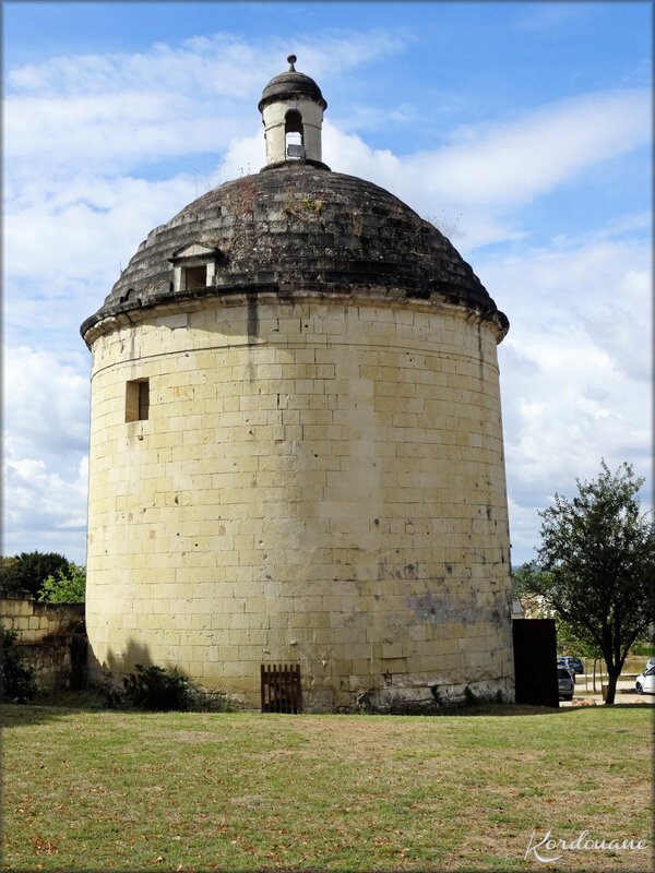 Photo du pigeonnier du XVIème siècle - Château de Bréze