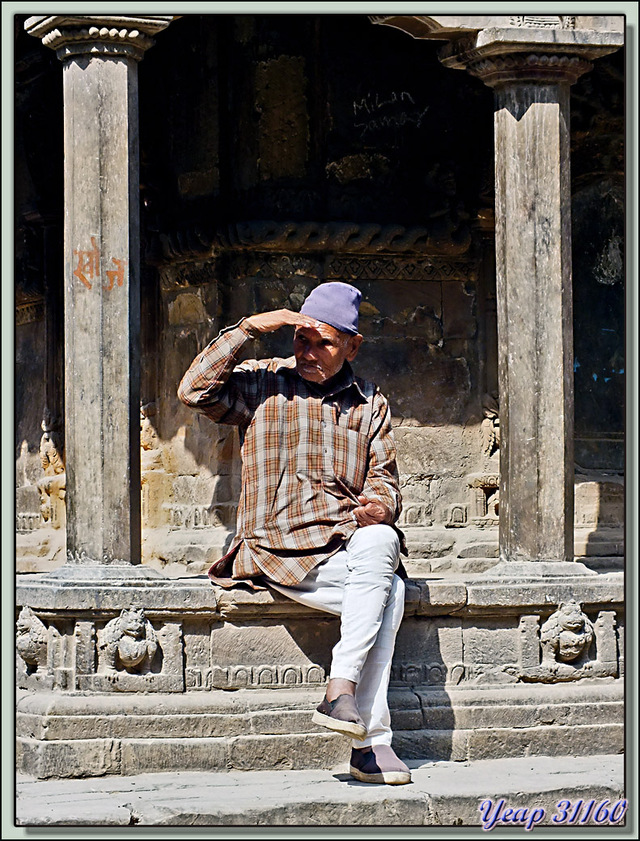 Blog de images-du-pays-des-ours : Images du Pays des Ours (et d'ailleurs ...), Hé, les copains, personne pour discuter, je m'ennuie! - Patan - Vallée de Katmandou - Népal