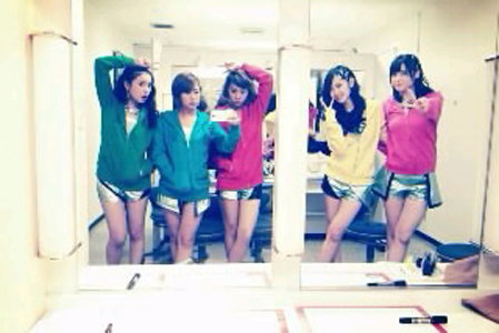 Les °C-ute au tournage de "Music Japan"