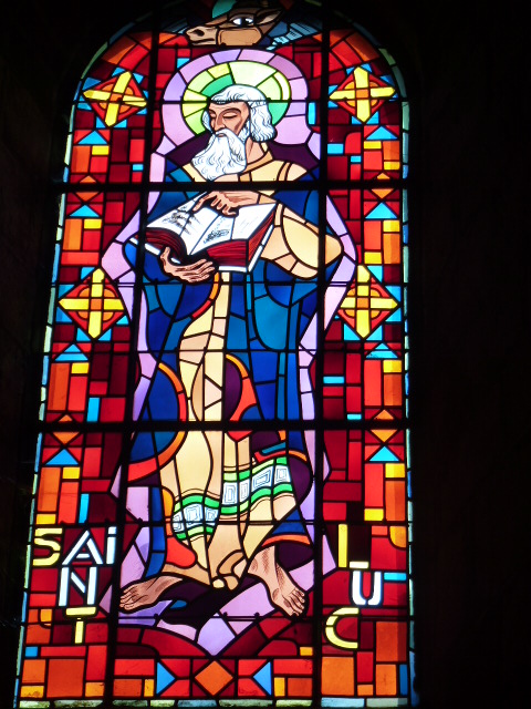 INTERIEUR DE NOTRE-DAME de BEAUGENCY, Vitraux, Chapiteaux, Statuaire ....