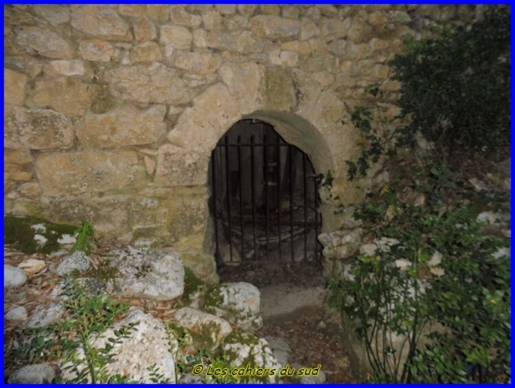 Gordes, les moulins de la Veroncle