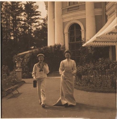 An adolescent Prince Felix Yusupov with his mother Princess Zenaida, c. 1900.: 