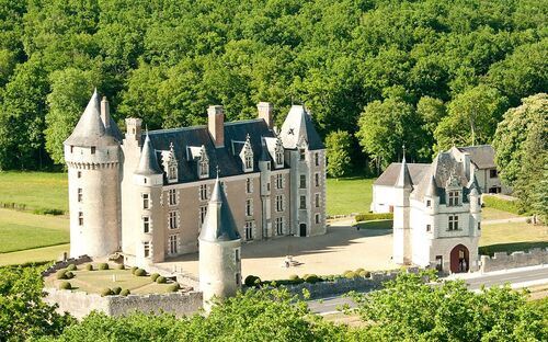 Château de Montpoupon - 2 kms -