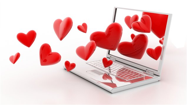  L’amour se déniche de plus en plus sur Internet, mais gare aux courriels massifs, aux propos mielleux, aux demandes d'informations personnelles insistantes en ligne, car votre interlocuteur pourrait être un malfrat tapi dans l'ombre de son clavier © iStock / 3dts