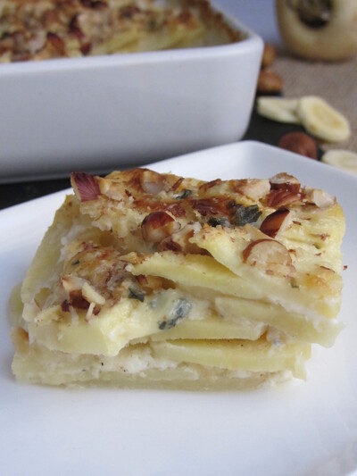 Gratin de panais à la fourme d'Ambert et aux noisettes