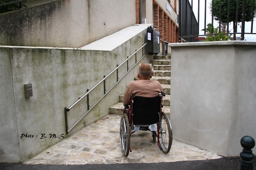 Un monte-escalier à mobilité réduite