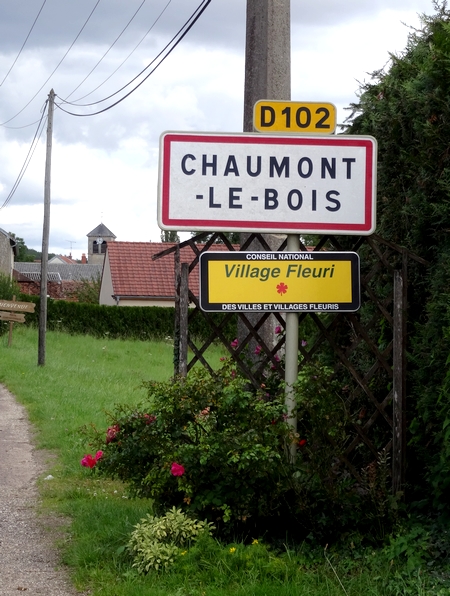 Chaumont le bois, village fleuri et superbement décoré....