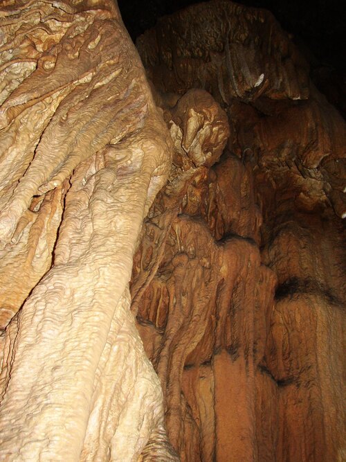  Grotte des Carbonnières (Lacave Lot Dept 46) France. Histoire contée par le découvreur de la grotte et inventeur du nom de cette grotte SERGE BARLAN Cave of Carbonnières (Lacave Lot Dept 46) Fran