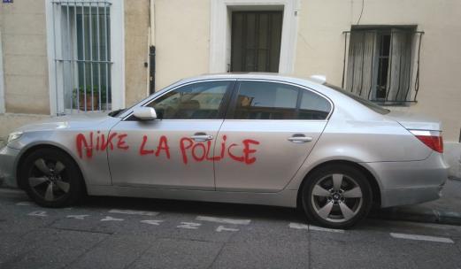 Marseille : au Camas, après les murs, des tags directement sur les voitures - 1