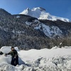 Descente vers les cabanes de Ley, face au pic de Ger