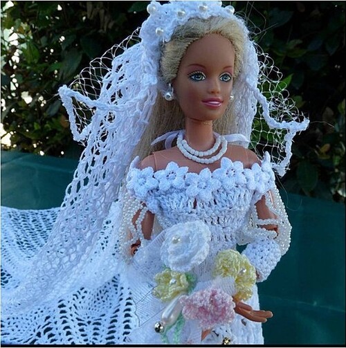 Barbie en robe de mariée modèle "Astrale"