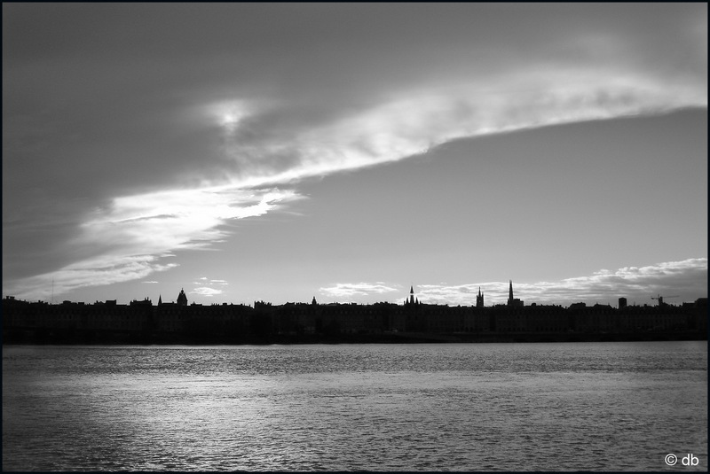 Bordeaux - Le port de la lune