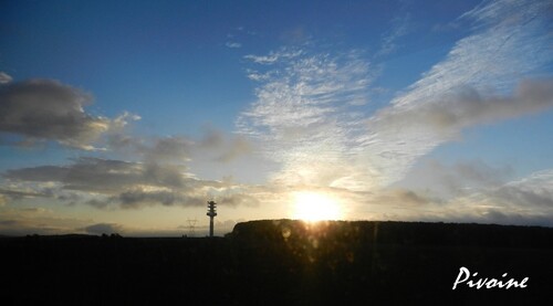 LEVER DE SOLEIL SUR LA ROUTE