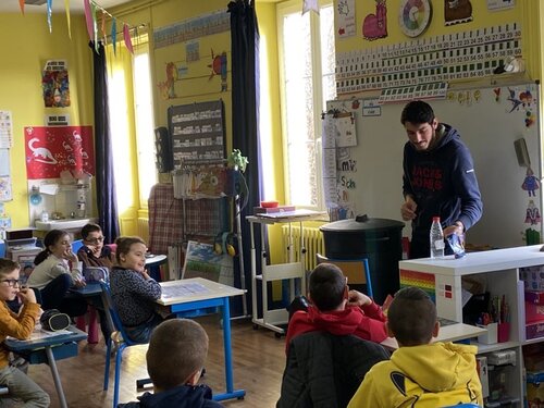  Initiation au Tri des Déchets à l'École avec Mario de Calitom