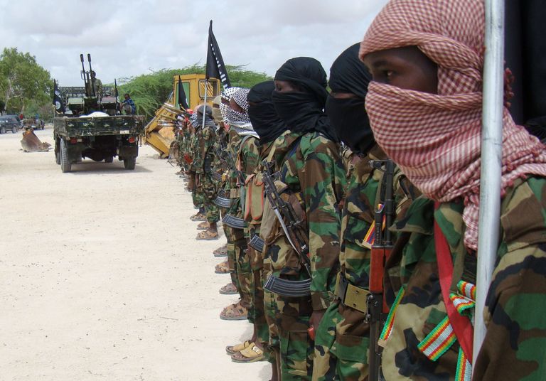 AFP/STRINGER Des Chabab, qui ont fait vœu d'allégeance à Al-Qaida, à Mogadiscio, en octobre 2010.