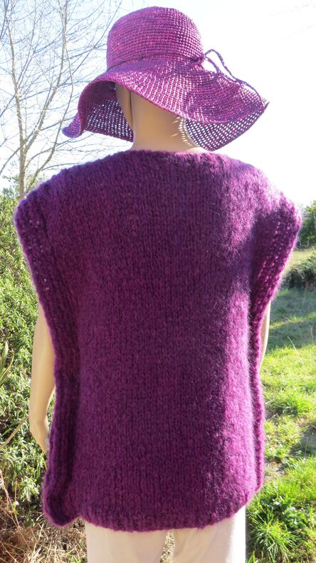 Pull poncho en mohair violet torsadé