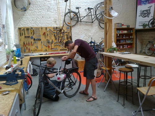 Un café-vélo éphémère au cœur du parc Jean-Félix Hap à Etterbeek (reportage vidéo Bx1)