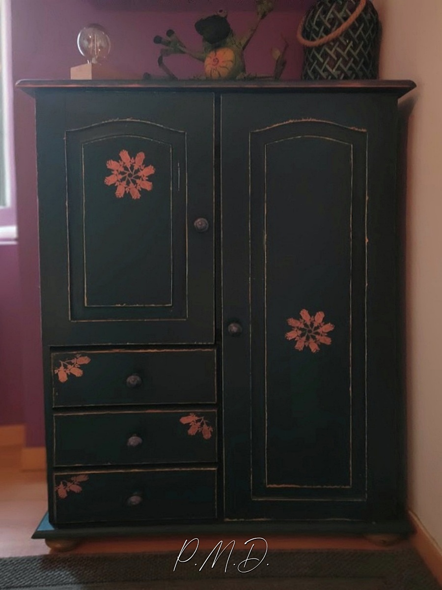 2022 - Relooking meuble - Peinture vert canard, patine noire et bronze et usure localisée - ND