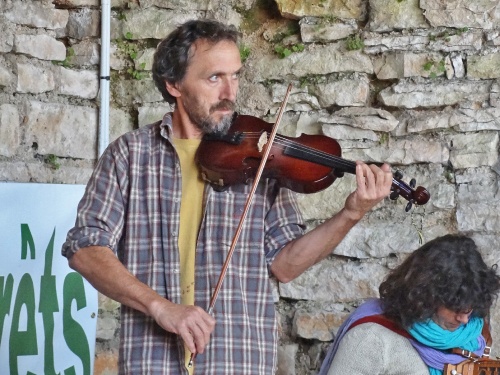 "Engoulevent" un groupe folk a clôturé en beauté les deux journées du Patrimoine proposées par Châtillon-Scènes...