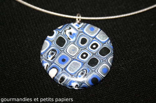 COLLIER ET BOUCLES EN CAMAIEU DE BLEU