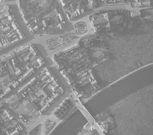 Warneton - Centre-ville en 1951 (remonterletemps.ign.fr)