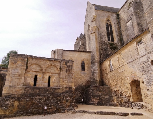 L'abbaye de Celles-sur-Belle dans les Deux-Sèvres (photos)