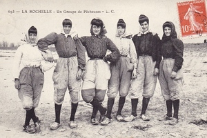 LA ROCHELLE - UN GROUPE DE PECHEUSES - LC 693  - 1912