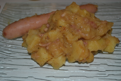 Goulasch de pommes de terre aux lardons et saucisses