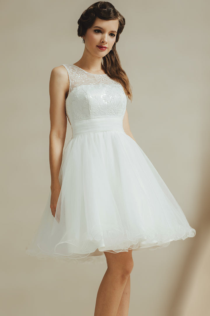 Robe simple et pure forme trapèze en tulle à jupe évasée