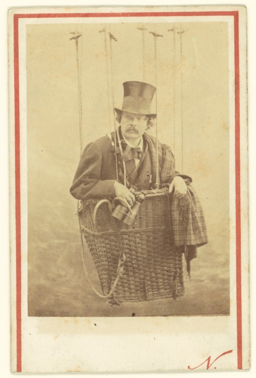 Nadar-Portrait-Felix-Nadar-in-Gondola-of-a-Balloon