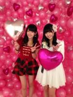 Suzuki Airi en collaboration avec Maeshima Ami