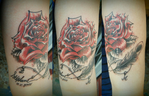 bras roses infini plume lettrage couleur graphisme tatouage dessin originale dolphins tattoo l'encreur d'échine blois
