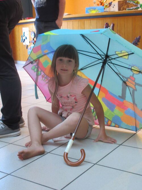Coloriage aux Arcades et parapluies