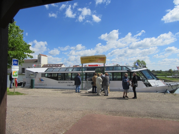 Une belle croisière à bord du bateau La Billebaude, sous la voûte du canal de Bourgogne, avec la FNATH