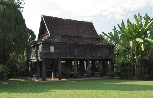 Lampang, caléches et vieille maison