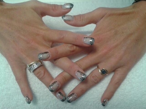 Nail art Baroque argent/noir 