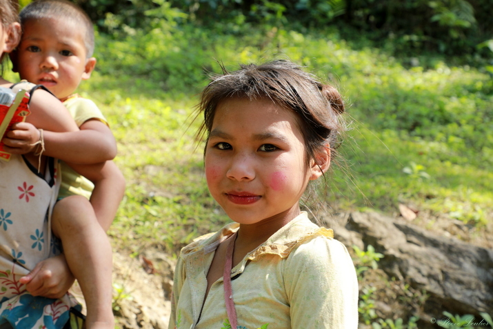 Rencontres avec les enfants des minorités du Nord Laos