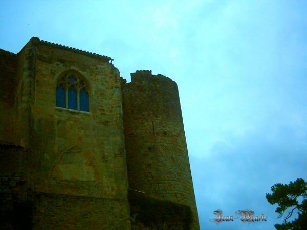 le château des Benauges (arbis) gironde