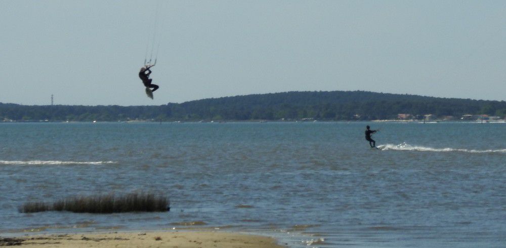 Kite surfeurs sur le Bassin d'Arcachon, avril 2021...