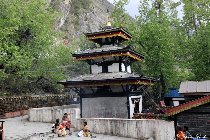 Temple hindouiste sur les hauteurs de Muktinath