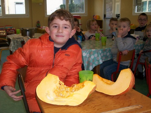 Nos petits chefs préparent la soupe