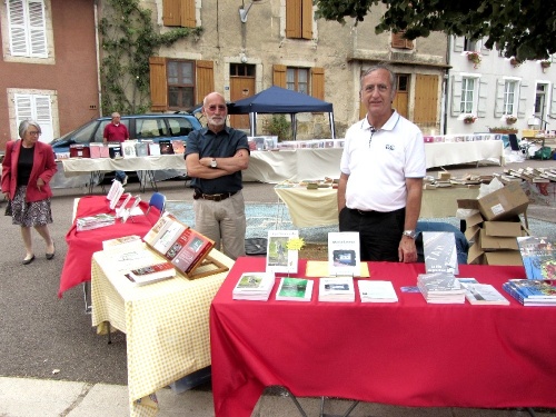 Bourse aux livres et aux vieux papiers à Laignes dimanche...