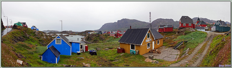 Vues sur la superbe baie Kangerluarsunnguaq et la montagne Palasip Qaqqaa. A droite, on peut voir l'Austral à quai - Sisimiut - Groenland 