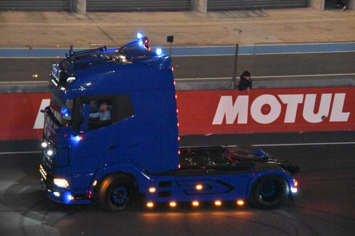 À l'extérieur de la course: Truck Show