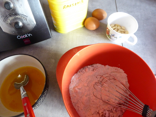 Un Pain d'épices aux Amandes et Raisins