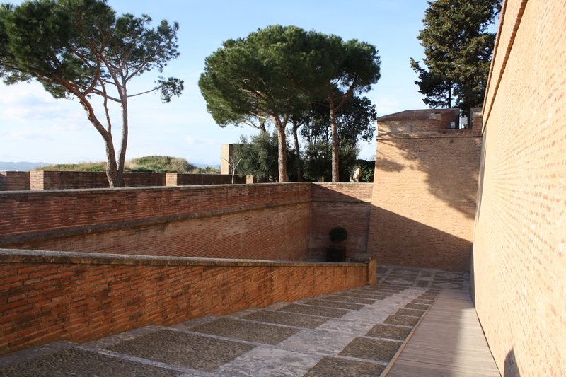 LE PALAIS DES ROIS DE MAJORQUE A PERPIGNAN . 66000 . PYRENEES ORIENTALES .  