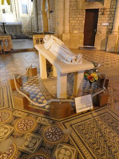 Walfroy (gisant à Mont-St-Walfroy).JPG